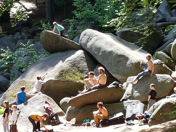 Kletterspaß für Große und Kleine im berühmten Felsenmeer