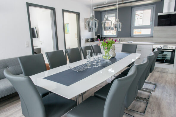 Esszimmer im Gruppenhaus für Selbstversorger