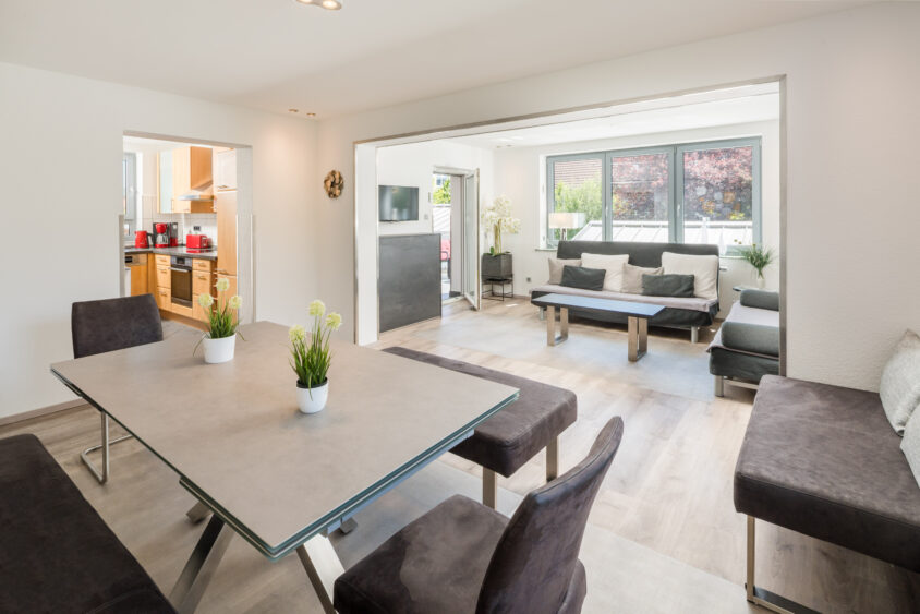 Größte Wohnung "XXL" mit Balkon-Loggia zum Garten und 2 separaten Schlafzimmern